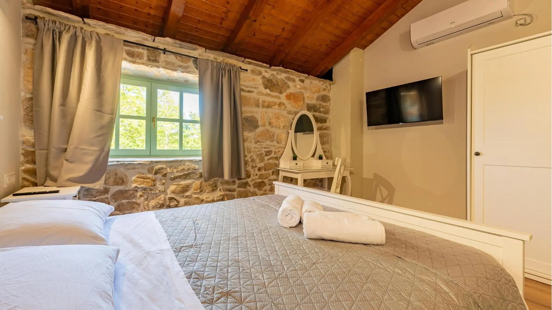 Tonina Villa Pristeg Croatia
