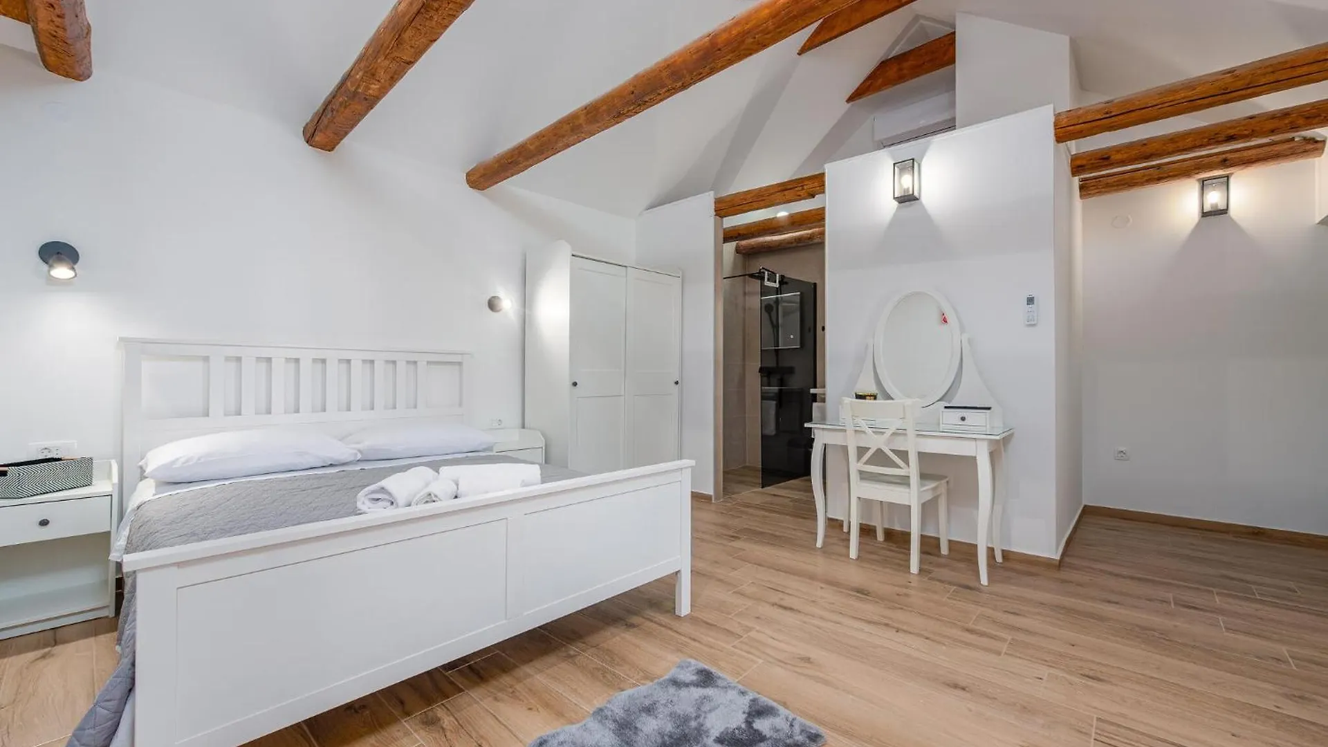 Tonina Villa Pristeg 0*,