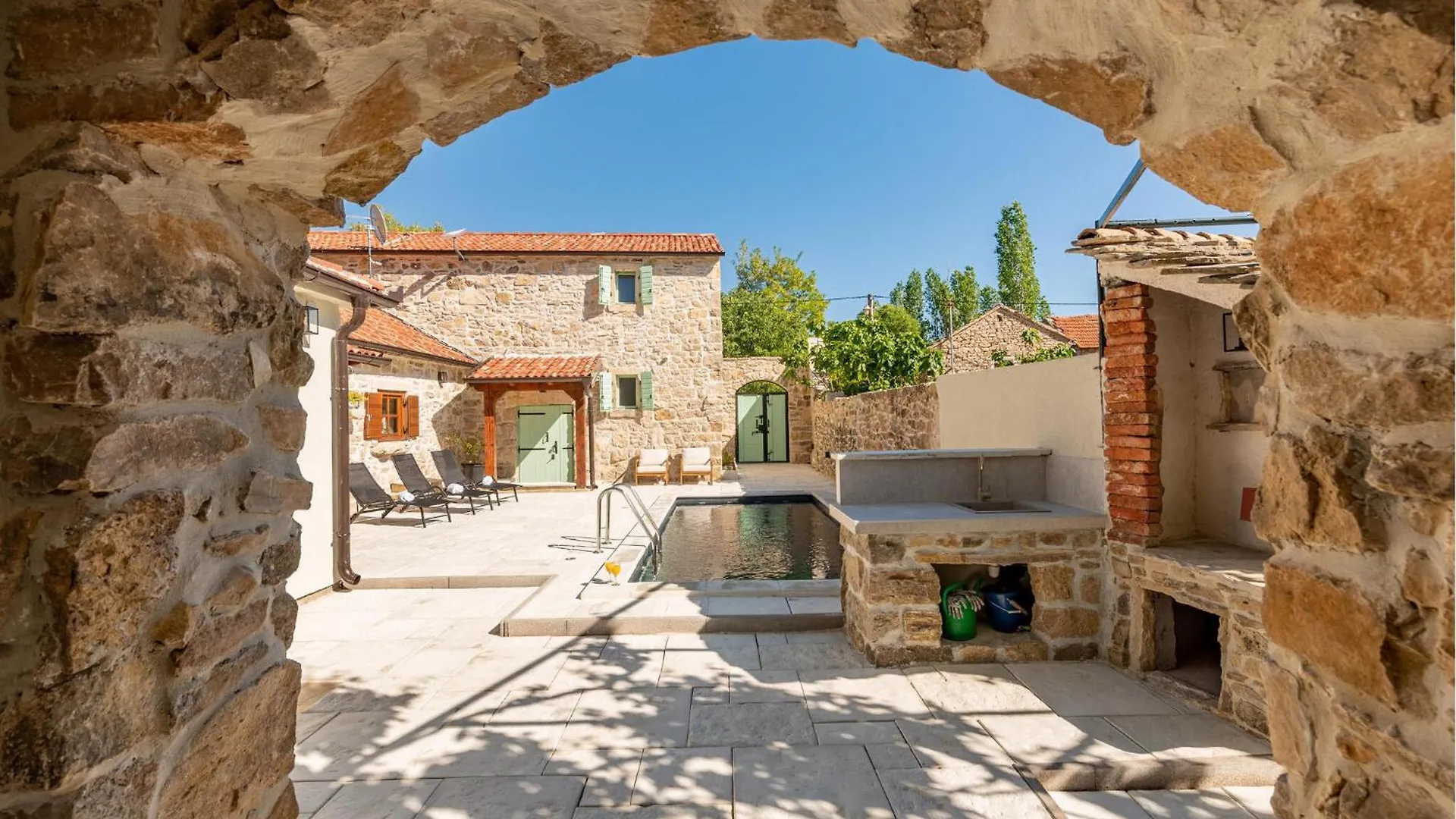 Tonina Villa Pristeg 0*,  Croatia